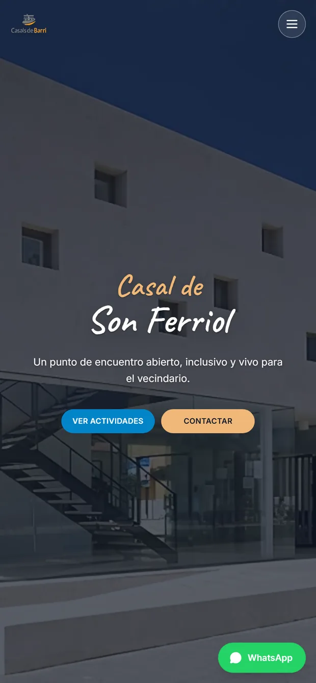 La portada del Casal en el móvil, con los botones de actividades y contacto