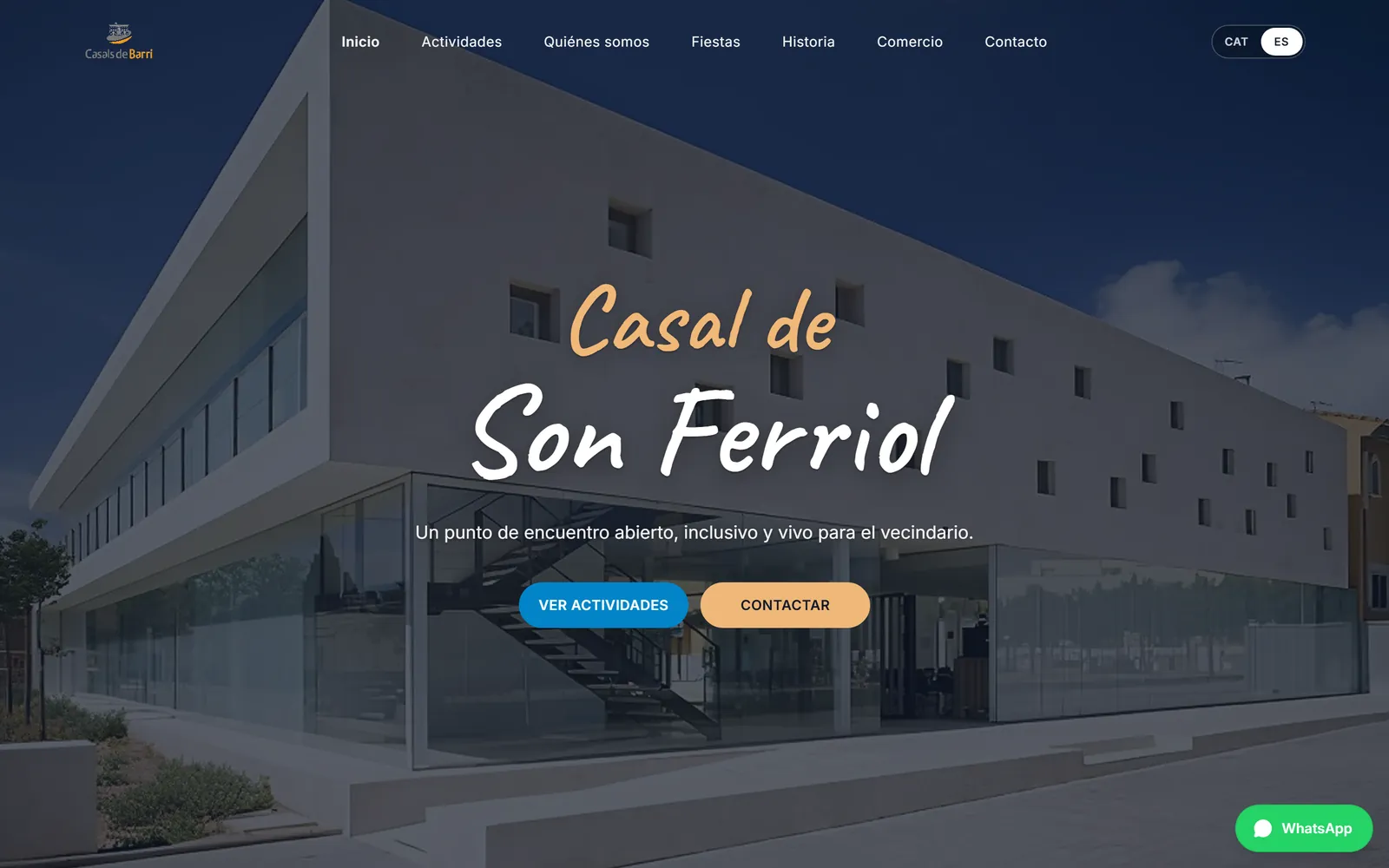 Portada del Casal de Son Ferriol, con el edificio de fondo y los accesos a actividades y contacto